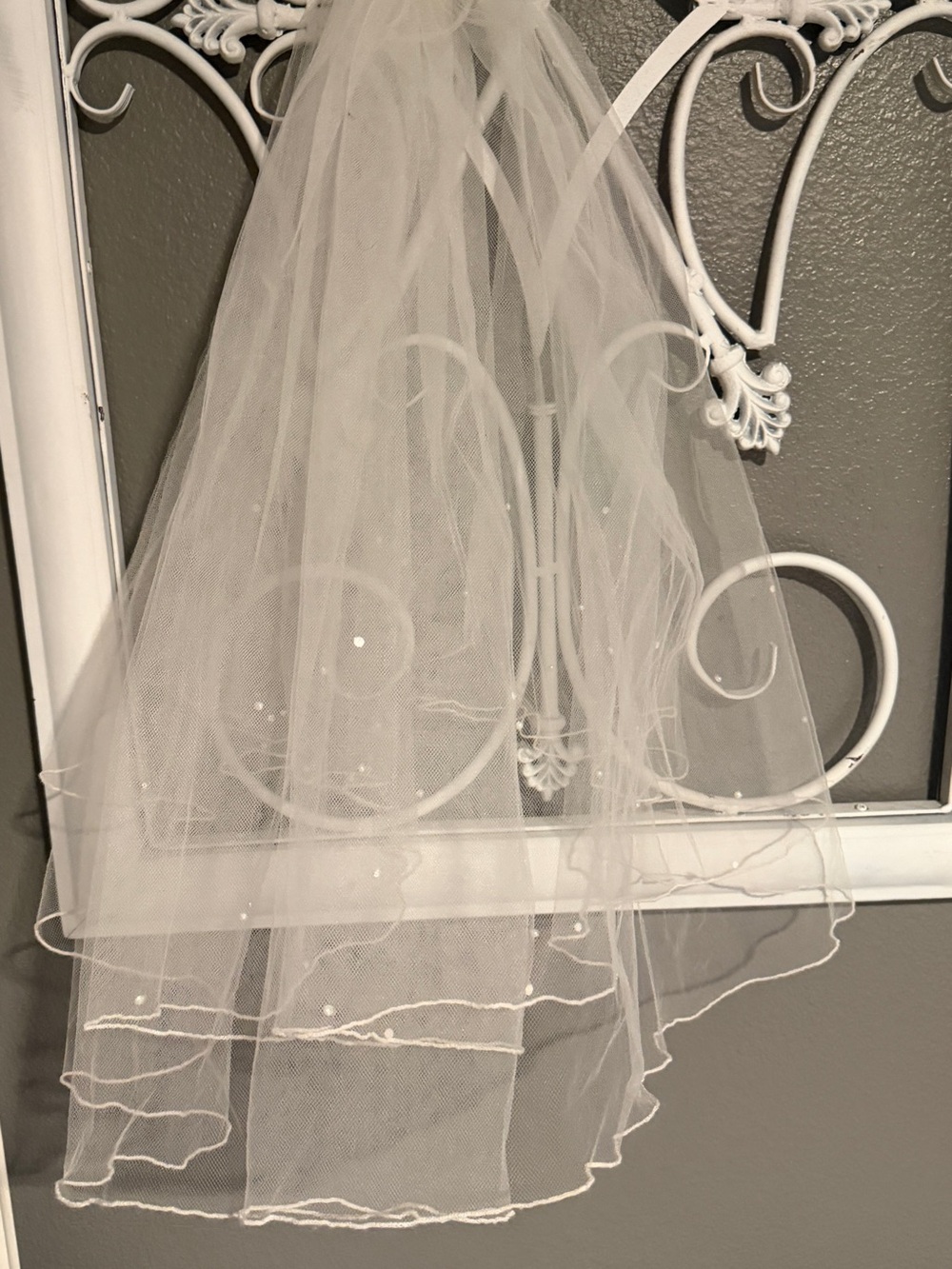White Bridal Veil with Pearls & Scalloped Edge